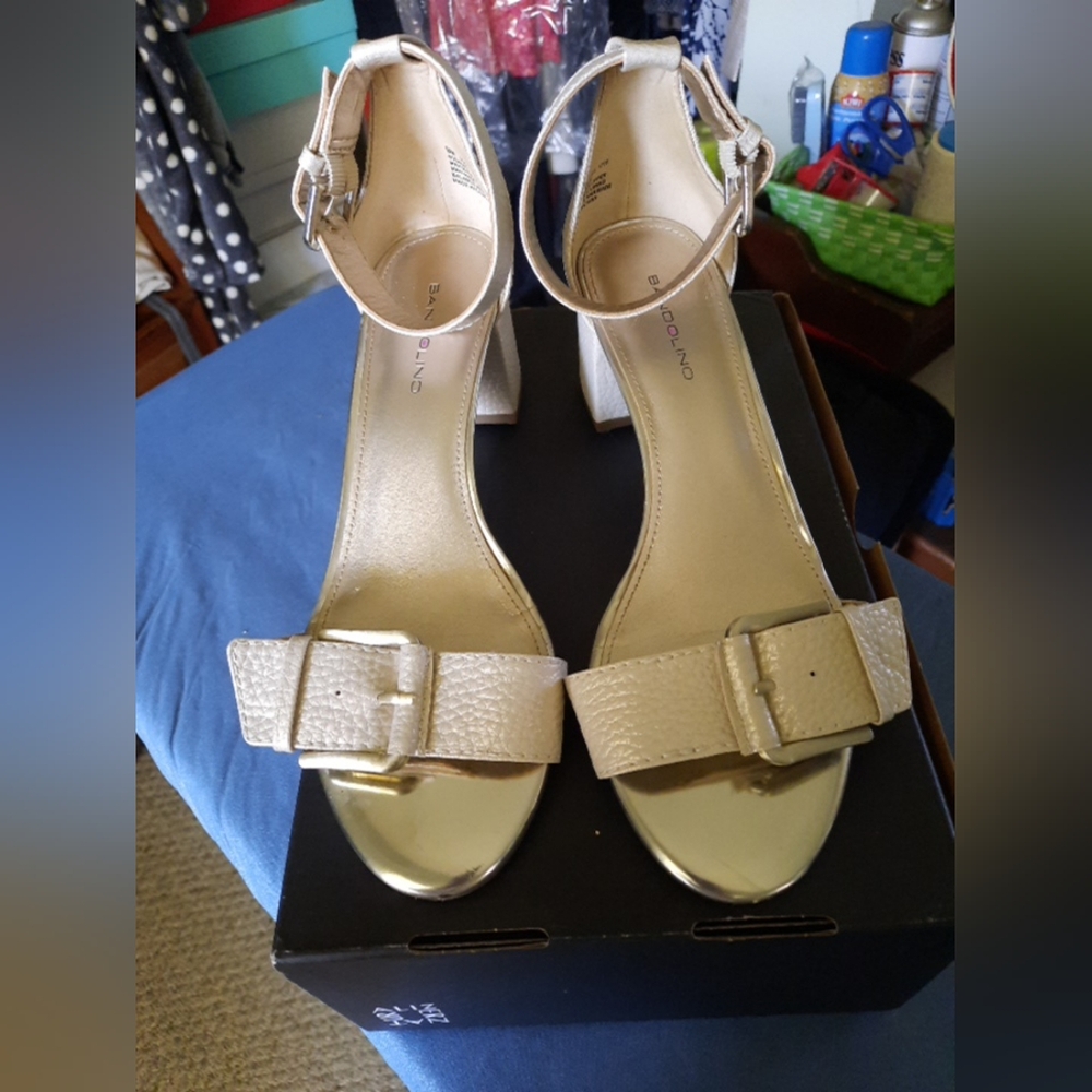 Bandolino Woman's Dress Sandal Size 9 Ivory